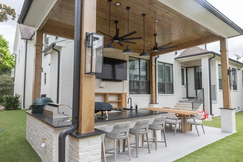 Contemporary Outdoor Entertaining Area Outdoor Kitchen Remodel in Houston, TX by Kitchen Remodel Masters Houston project photo 4