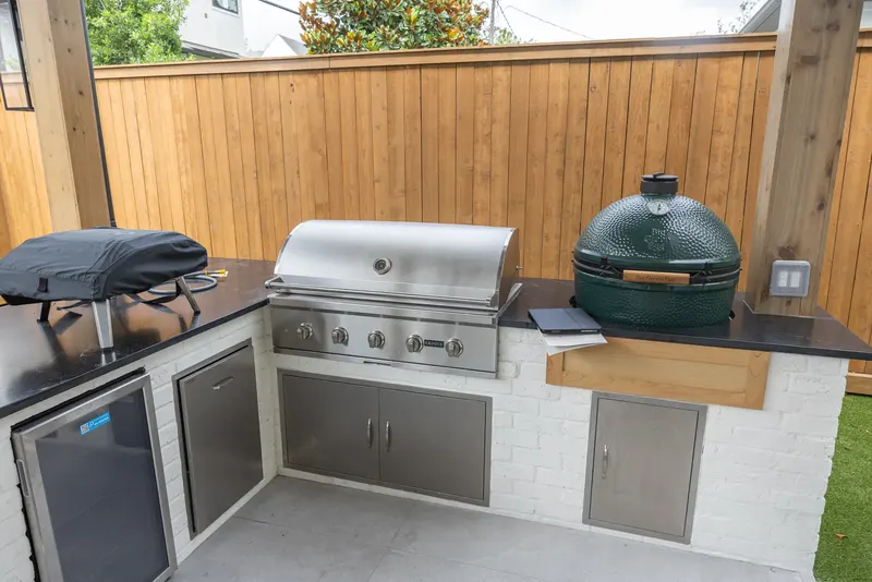 Patio cover and outdoor kitchen on Durness Way, Braeswood (Durness Way, Braeswood 77025)