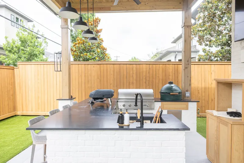 Contemporary Outdoor Entertaining Area Outdoor Kitchen Remodel in Houston, TX by Kitchen Remodel Masters Houston project photo 8