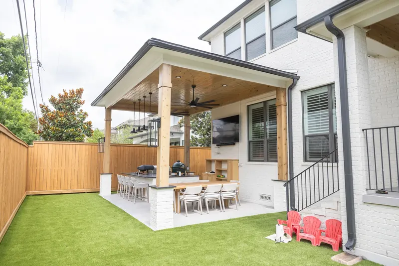 Patio cover and outdoor kitchen on Durness Way, Braeswood (Durness Way, Braeswood 77025)
