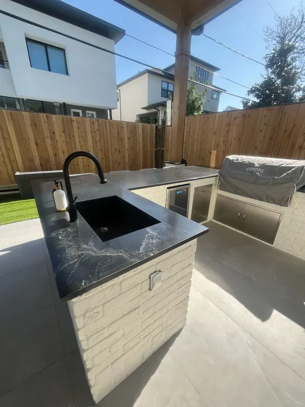 Contemporary Outdoor Entertaining Area Outdoor Kitchen Remodel in Houston, TX by Kitchen Remodel Masters Houston project photo 10