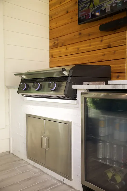 Covered outdoor kitchen on W 42nd St, Garden Oaks (W 42nd St, Garden Oaks)