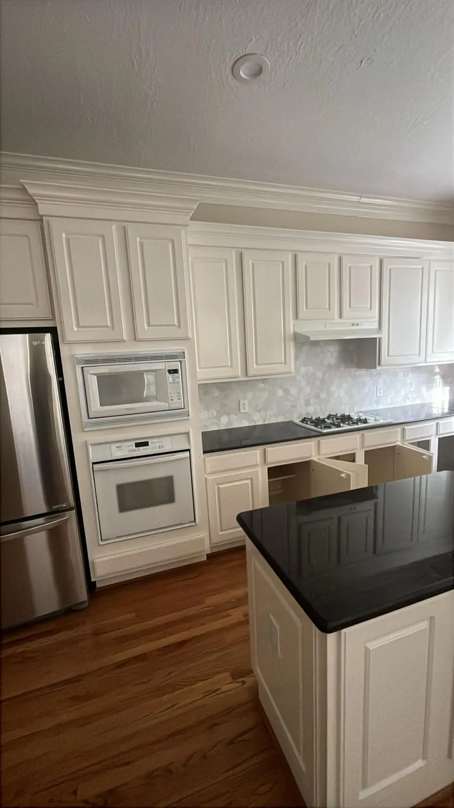 Traditional/Transitional Kitchen Remodel in Houston, TX by Kitchen Remodel Masters Houston project photo 15
