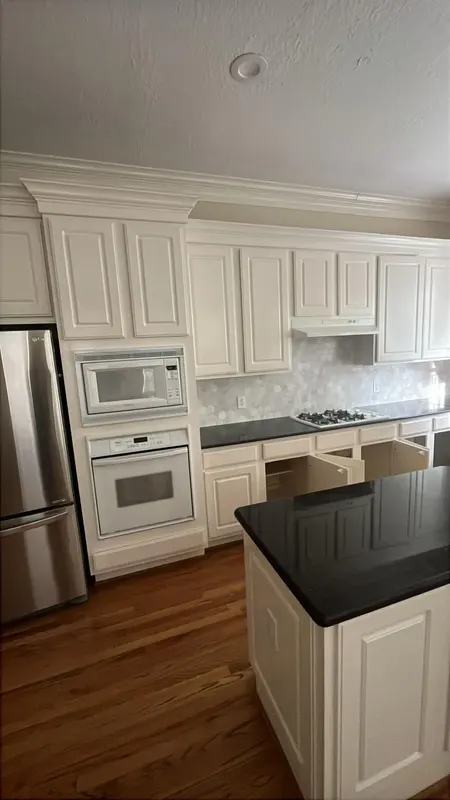 Traditional/Transitional Kitchen Remodel in Houston, TX by Kitchen Remodel Masters Houston project photo 3