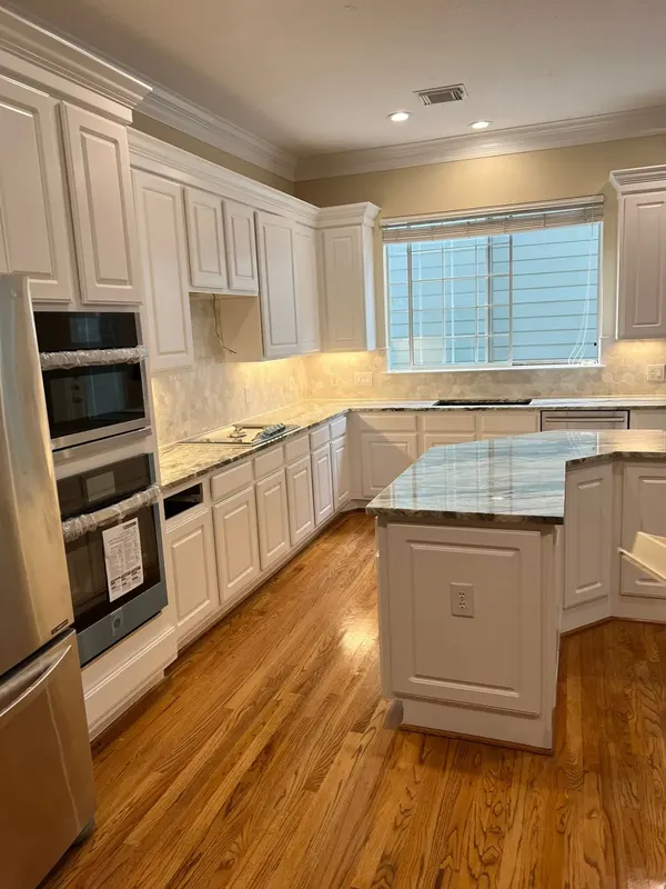 Traditional/Transitional Kitchen Remodel in Houston, TX by Kitchen Remodel Masters Houston project photo