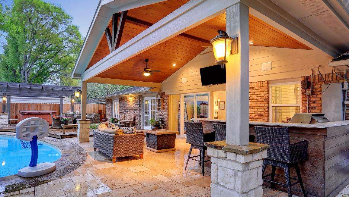 Pergola vs Patio Cover in Houston: Which One Makes Sense?